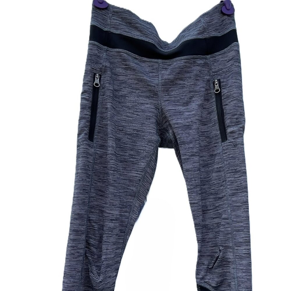 Lululemon Inspire 25" Legging Size 4 Gray/Black/White